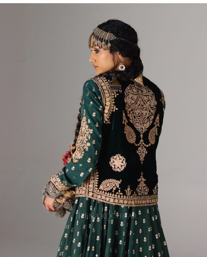 Sarver Kashmiri Aari Machine & Kiran Dori Embroidery Manufacturer in Kolkata